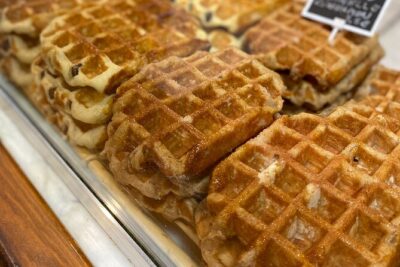 Brussels Food Tour: 10 Tastings of Waffles, Beers, Fries & More - Stop by stop: Auguste Orts statue, the Grand Place legends, and chocolate first