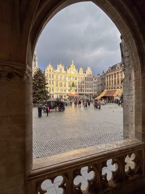 Brussels Food Tour: Main Dish, Beer, Waffle & Chocolate - Chocolate finale at Galerie de la Reine (shopping-arcade magic)