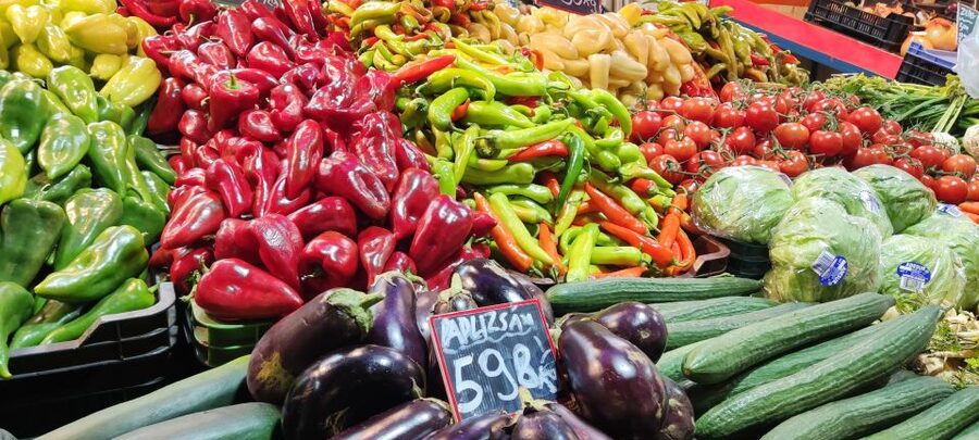 Budapest: Central Market Hall Guided Food Tour with Tastings - Central Market Hall: the quickest way to get oriented