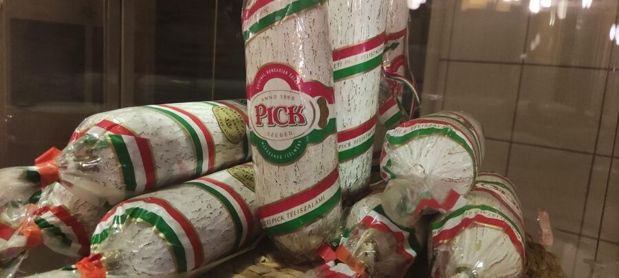 Budapest: Central Market Hall Guided Food Tour with Tastings - How the guide makes it click