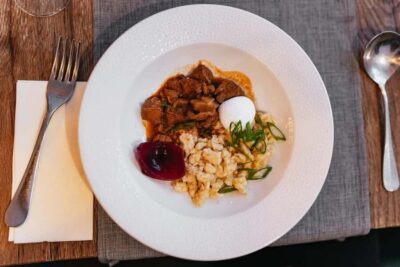 Budapest Food Walking Tour: Eat, Sip & Explore Like a Local - The 3-Hour Flow: How Four Eateries Fit Without Feeling Rushed