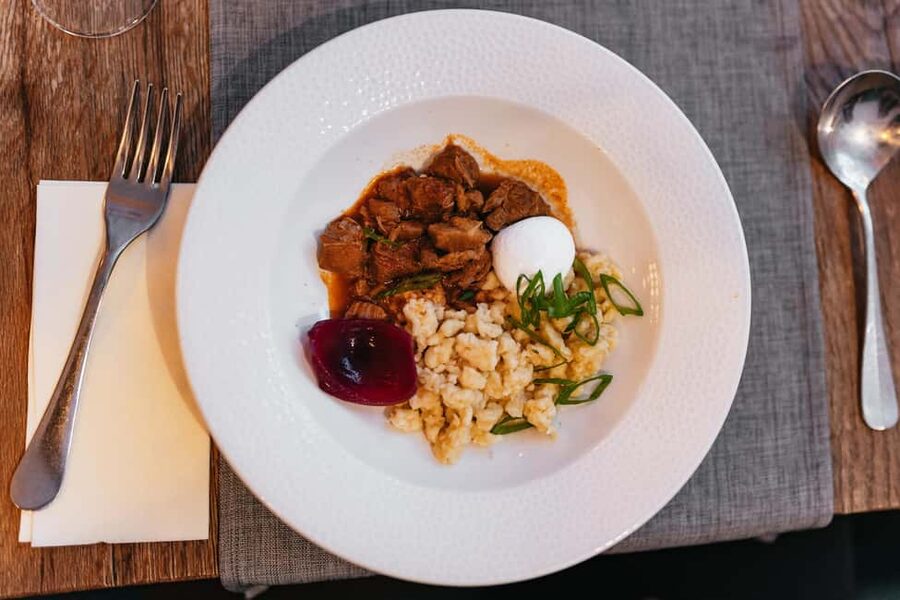 Budapest: Guided Foodie Walking Tour with Food and Drinks - Andrassy Avenue Stretch: The Walk That Builds Appetite