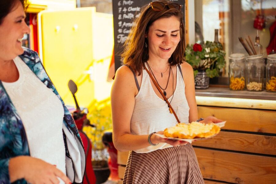 Budapest: Private Food Tour – 10 Tastings with Locals - Jewish Quarter route and the Great Synagogue: tasting with context