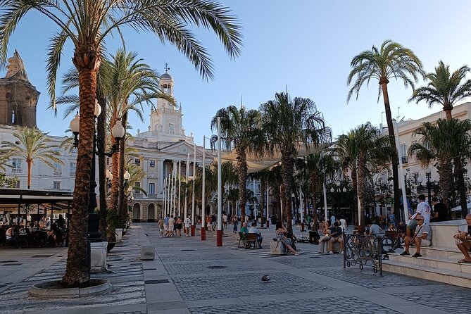 Cadiz Food Tour: Tapas, Drinks and Delights with a Local - Starting at Casa Consistorial and Getting a City Map Fast
