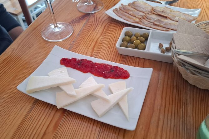 Cadiz Food Tour: Tapas, Drinks and Delights with a Local - Mercado Central de Abastos: Pescaito frito and why Cádiz fries with confidence