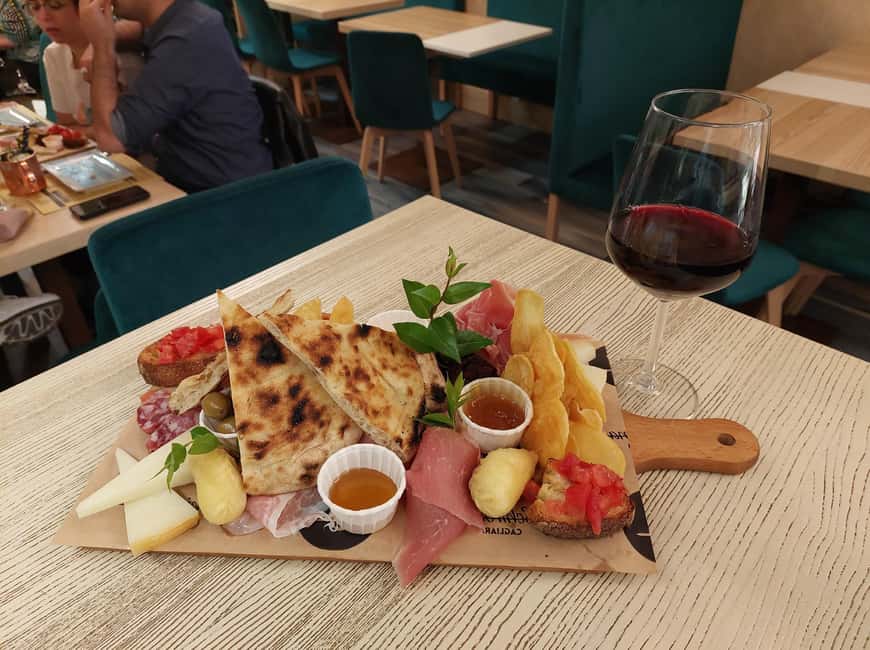 Cagliari: Taste Sardinia with a Full Meal Food Tour - The first stop: local snacks that set the mood