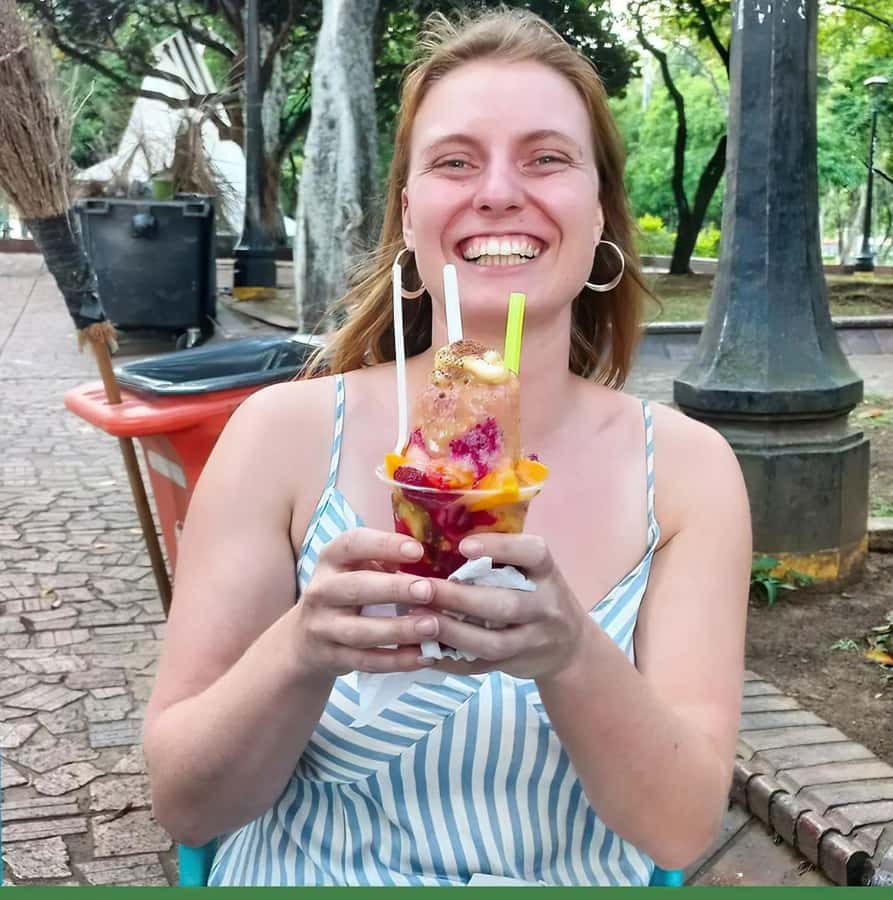 Cali: Street Food Tour - The artesanías market stop: snacks plus real local craft