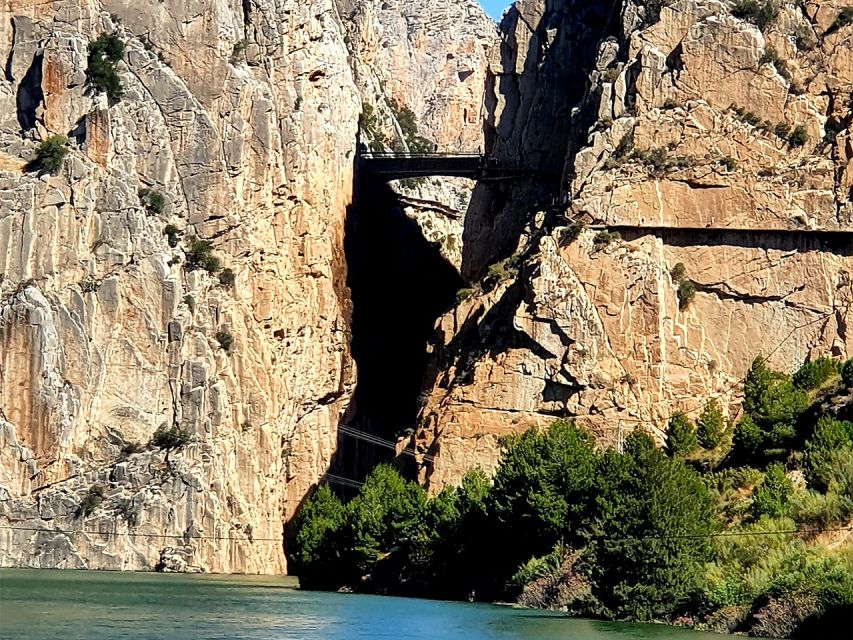 Caminito del Rey & White Village Tour with Tapas from Málaga - Tapas brunch in Álora town: a real meal before the gorge walk