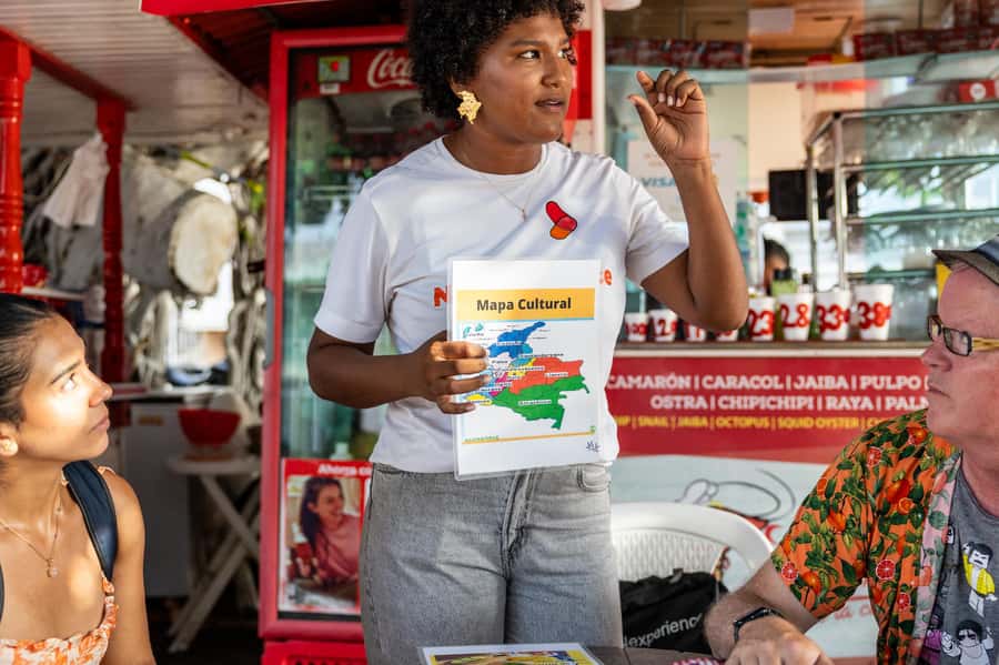 Cartagena: Guided Street Food Tour with Tastings - Guides like Álvaro, Liz, Robert, Mercedes, and Hernando make the difference