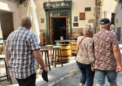 Cartagena: Guided Walking Tour with Tapas and Drinks - Where you meet and how the walk stays comfortable