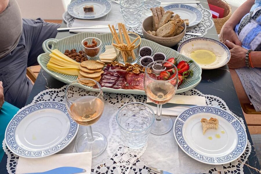 Carvoeiro/Portimão/Alvor: Wine Tour w/ Tasting, Tapas, Music - Live Portuguese music: why it changes the whole atmosphere