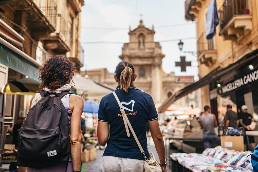 Catania: Guided Street Food Walking Tour - Villa Bellini and the Roman Amphitheater: How the Walk Turns into Orientation