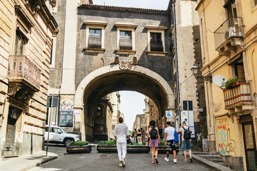 Catania: Guided Street Food Walking Tour - Pescheria Fish Market Stops: Salumi, Cheese, and Your Main Hot Choice