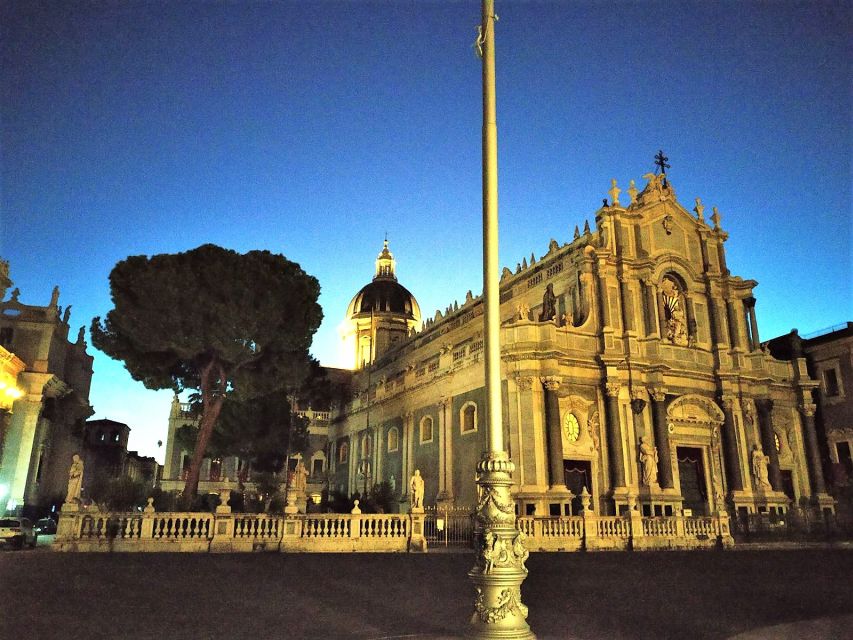 Catania: Underground and Street Food Walking Tour - Where the tour starts: Piazza Stesicoro and the Roman black amphitheater