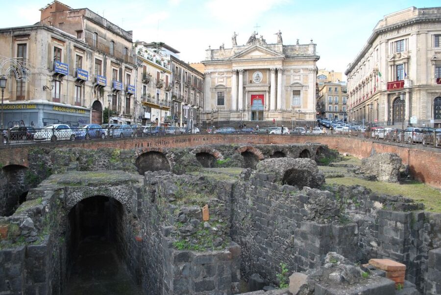 Catania: Underground and Street Food Walking Tour - Entering underground Catania: secret churches and the city under the city