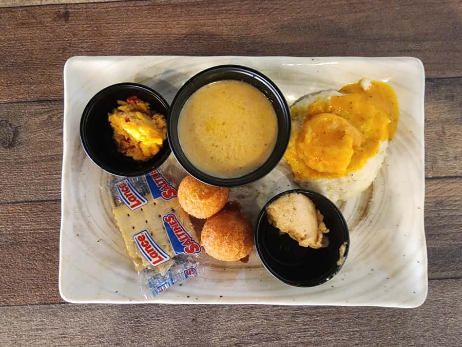 Charleston: 3-Hour Secret Food Tour - Fresh seafood stop: keeping it Lowcountry