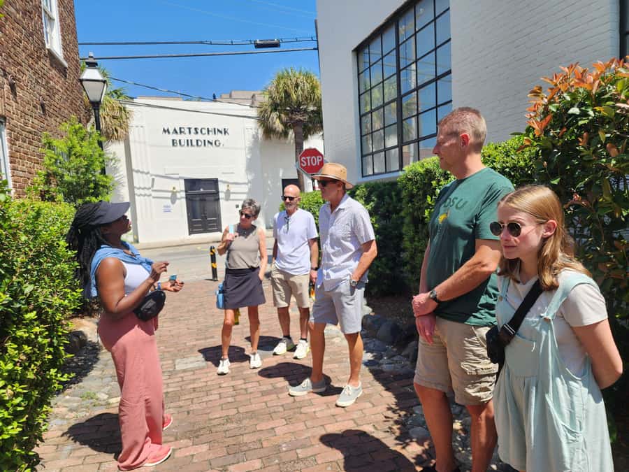 Charleston: 3-Hour Secret Food Tour - The first tastings: Southern BBQ and the start of the Lowcountry story