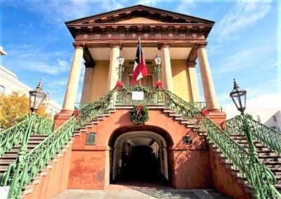 Charleston's Historic Downtown Food Tour - Rainbow Row and Pineapple Fountain: Hospitality and French Flavor Clues