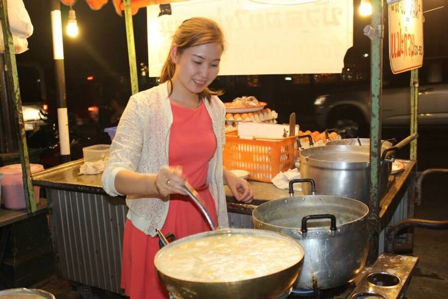 Chiang Mai: Evening Local Street Food Market Tour - Hotel Pickup, Timing, and What 150 Minutes Feels Like