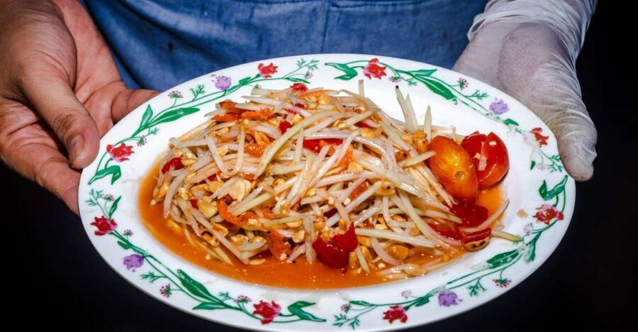 Chiang Mai: Food Tour by Songtheaw Truck with 15+ Tastings - Northern Thai food in Chiang Mai, served in a smart order