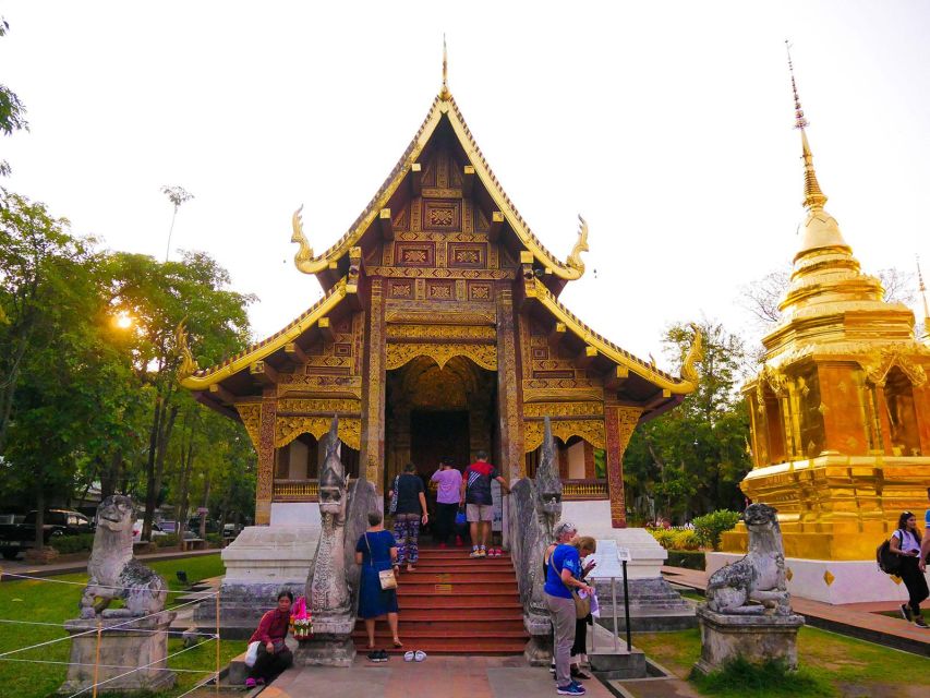 Chiang Mai: Temples and Street Food Night Tour by Tuk Tuk - Temple Etiquette You Should Actually Follow