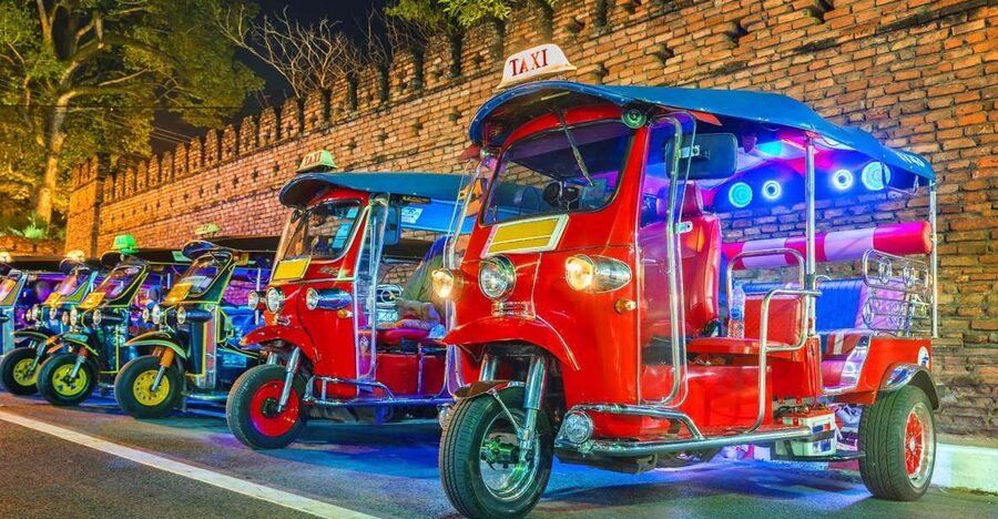 Chiang Mai: Temples and Street Food Night Tour by Tuk Tuk - Pickup, Timing, and the 2-Hour Pace