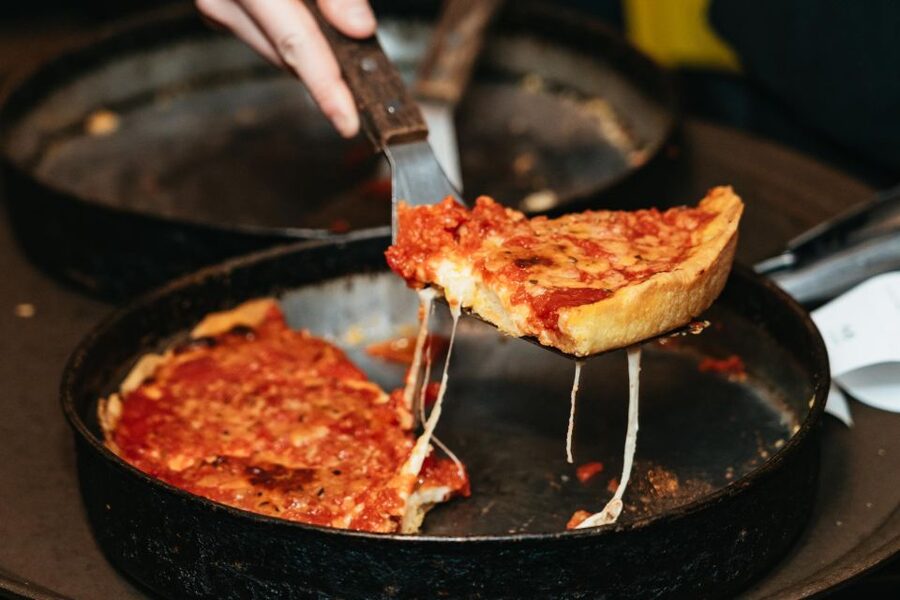 Chicago: Classic Food Walking Tour with Bike or Kayak Rental - Three hours of classic tastings: pizza, dogs, Italian beef, brownies