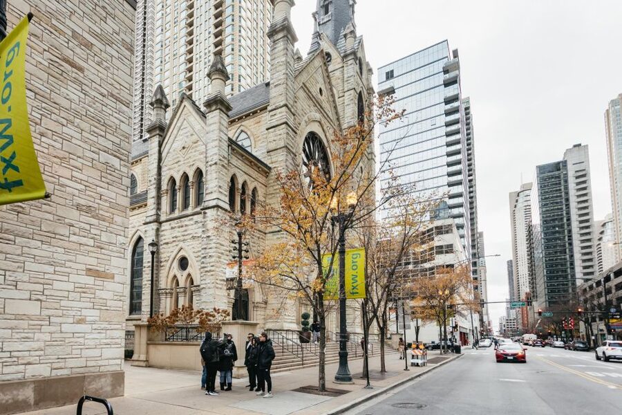 Chicago: Gangsters and Food Tasting Walking Tour - Two Hours and About a Mile: The Pace and How the Tour Feels