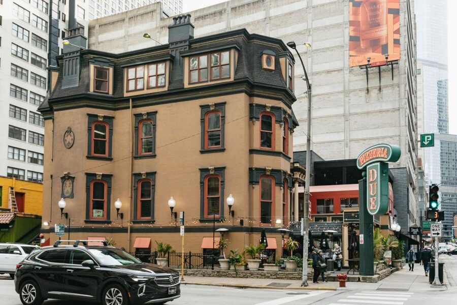 Chicago: Gangsters and Food Tasting Walking Tour - Gangster Landmarks You’ll See: Brothel-Era Mansion and a Cathedral Scene