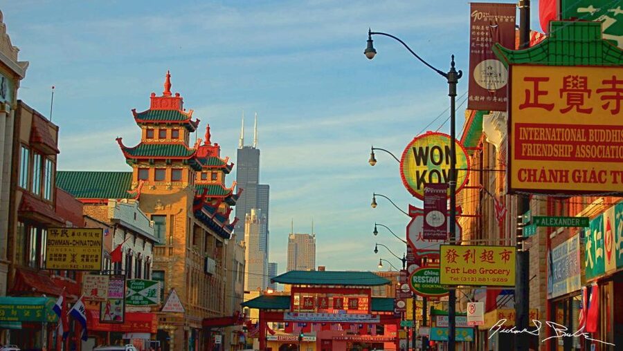 Chicago: Taste of Chinatown Food and Cultural Walking Tour - Meeting at Phoenix Restaurant, then settling into an easy walking rhythm