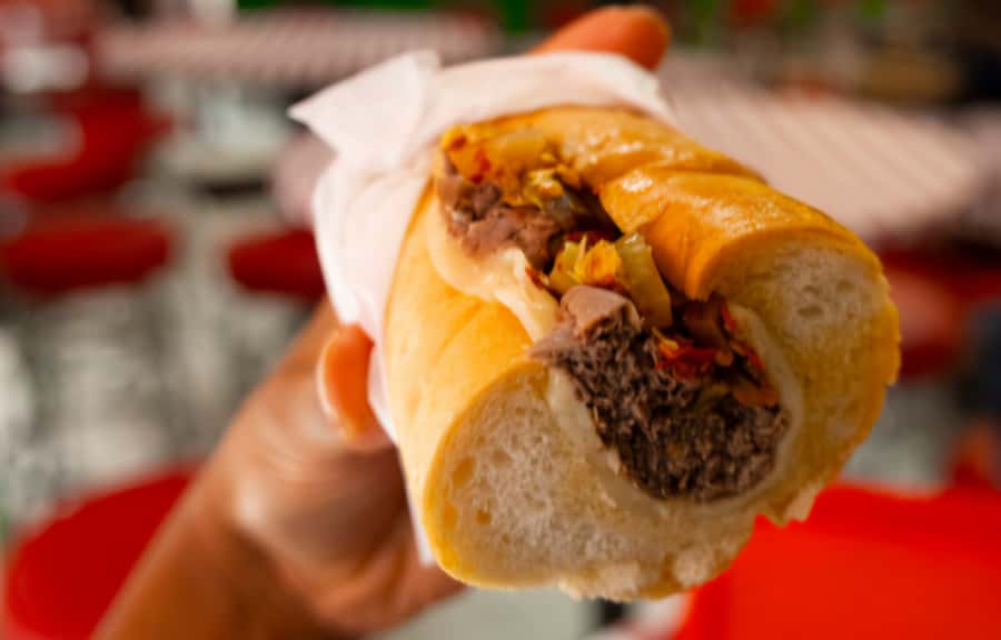 Chicago: The Ultimate Foodie Walking Tour with Tasty Stops - Why the guide matters more than you think