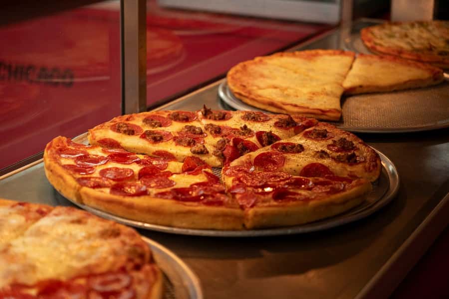 Chicago: The Ultimate Foodie Walking Tour with Tasty Stops - Millennium Park and Chicago Riverwalk: food tour plus city training wheels
