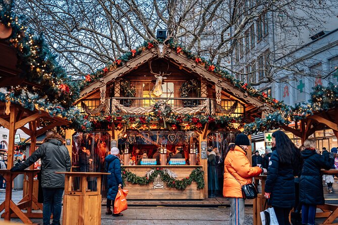 Christmas Markets Food Tour in Munich - Stachus and the nearby squares: where the guide sets the rhythm