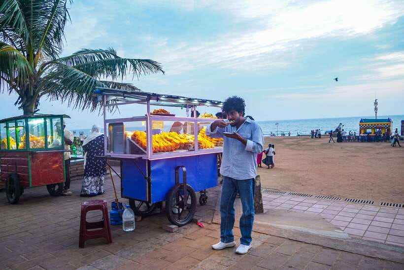 Colombo Local Food Tour by Tuk Tuk – All Inclusive - Galle Face Green, Pettah Market, and Lotus Tower: the city context you get