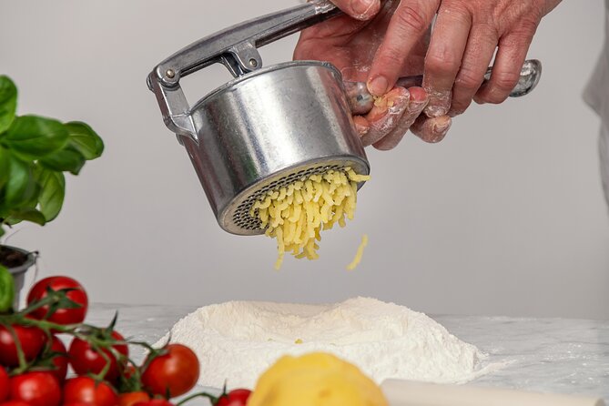 Cooking Class: Your Culinary Love Affair in Sorrento - Drinks and the 3-Course Meal: Wine, Prosecco, Limoncello, and Coffee
