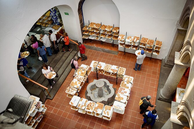 Culinary Secrets of the Centro Histórico - Stop 1: Plaza de Santo Domingo and the first bites