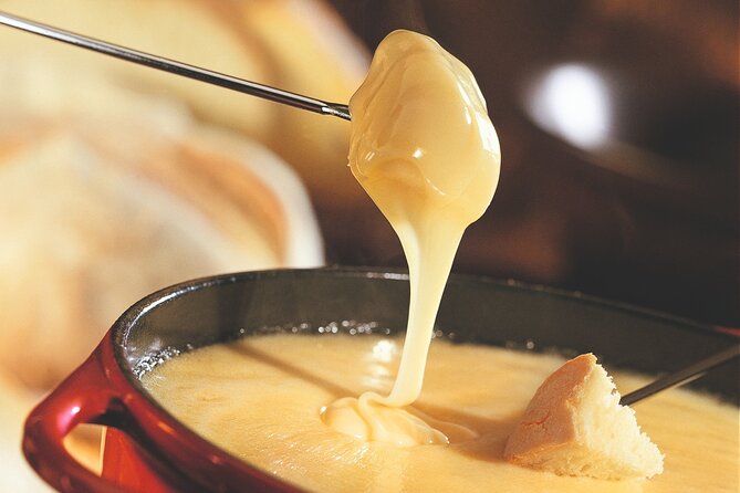 Culinary Tour from Zurich with Traditional Swiss Cheese Fondue Dinner - Lindt Home of Chocolate in Kilchberg: What You’ll See (and What You Won’t)