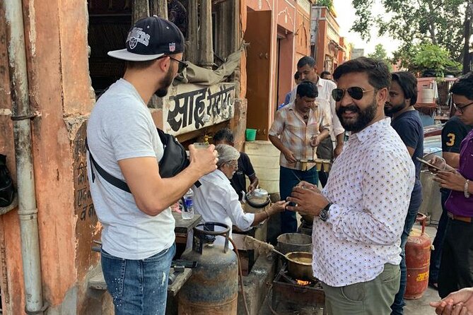 Cultural Walk and Food Tasting In Jaipur - Stop 1: Shopping for Utensils, Textiles, and Furniture