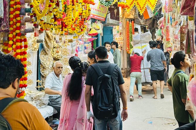 Customized Half Day and Full Day Delhi Shopping, Street Food Tour - Dariba Kalan: pearls street and the craft lane mindset