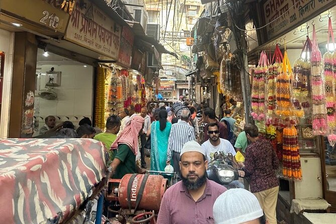Customized Half Day and Full Day Delhi Shopping, Street Food Tour - Kinari Bazaar: borders, decorations, and wedding-ready shopping