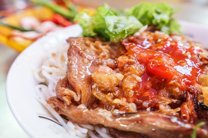DaNang Night Foodie Tour-Sighseeing with Aodai Lady Rider Private - Key things that make this night foodie tour work