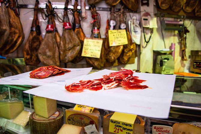 De Mercados: A Neighborhood Market and Food Tour - Malasaña, taped to your shoes
