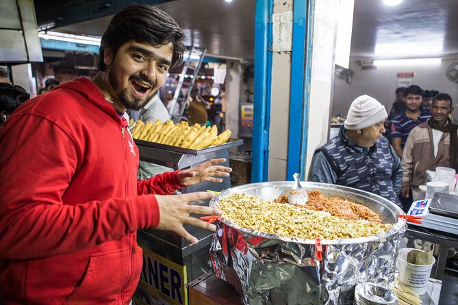 Delhi Food Walk: Rickshaw Ride, Street Eats & Market Tour - Shawarma, fruit beer, and momos: the tour’s best “start hungry” moment