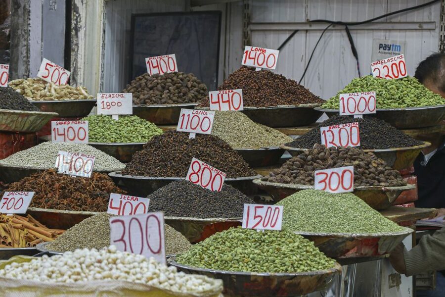 Delhi: Old Delhi Street Food Tour with Rickshaw Ride - Old Delhi in 4 Hours: How This Tour Gets You Street-Smart