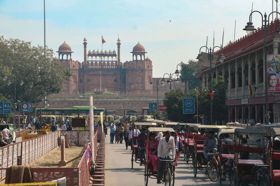 Delhi: Old Delhi Street Food Tour with Rickshaw Ride - Meeting Point and Getting Into the Zone Near WHSmith
