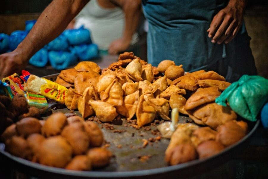Delhi: Private Chandni Chowk, Food Tasting, & Tuk-Tuk Tour - Gurudwara Sis Ganj Sahib and the Langar Experience