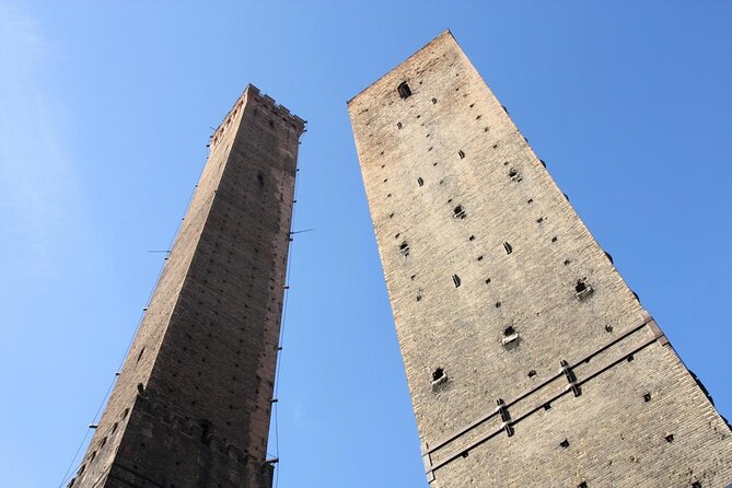 Devour Bologna Tastes & Traditions Food Tour with Market Visit - Entering Bologna at Piazza del Nettuno: How the Route Sets You Up