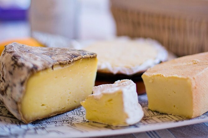 Devour Paris Food Tour : Montmartre Like a Local - Sacré-Cœur and the history walk: where the hill pays you back