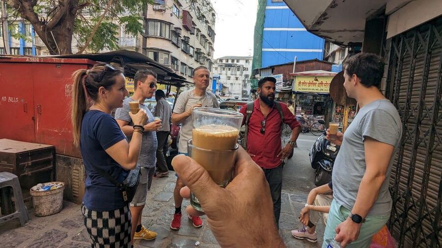 Discover Mumbai's street & beach with Vegetarian food tour - Churchgate Khau Galli: where the vegetarian classics start