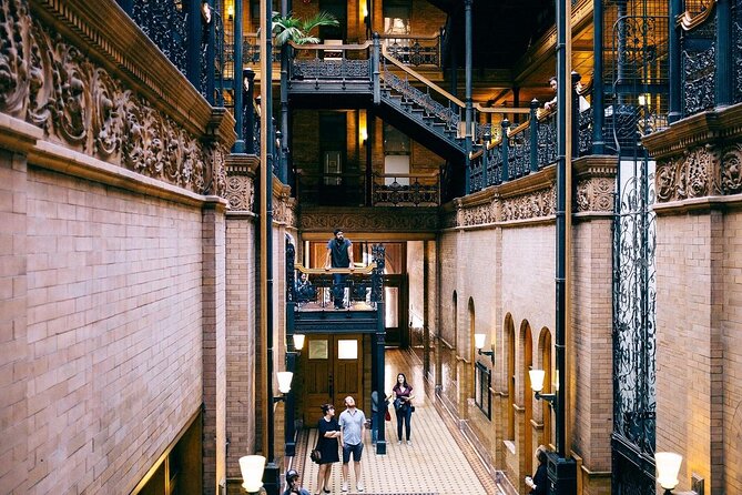 Downtown Los Angeles Food Tour - Key things you’ll notice right away